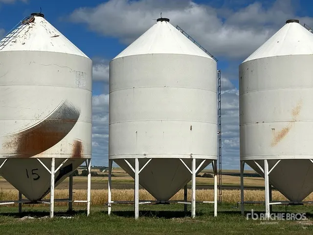 +/- 70 ton Smooth Wall Hopper Grain Bin