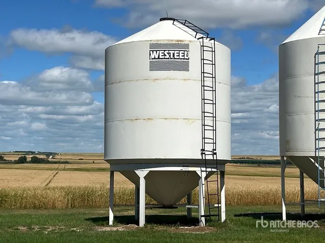 Westeel +/- 1600 bu Smooth Wall Hopper Grain Bin