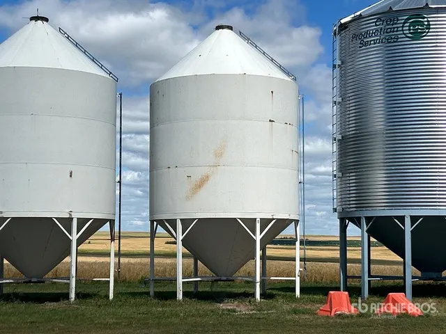 +/- 70 ton Smooth Wall Hopper Grain Bin