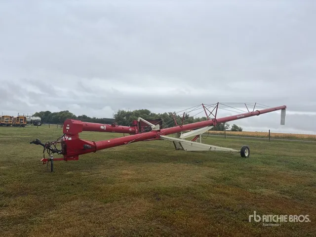 Farm King 1370 13 in x 70 ft Swing Grain Auger