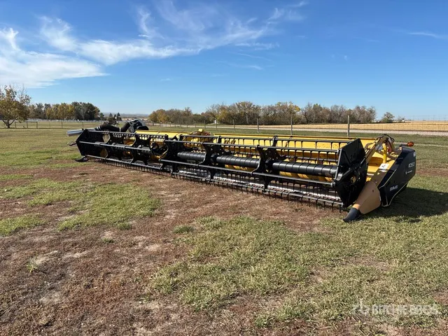Claas MaxFlex 1050 35 ft Flex Combine Header
