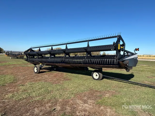 2002 MacDon 962 30 ft Draper Combine Header