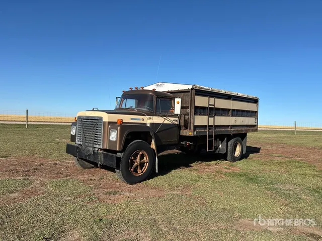 1977 International Loadstar 1800 4x2 Grain Truck