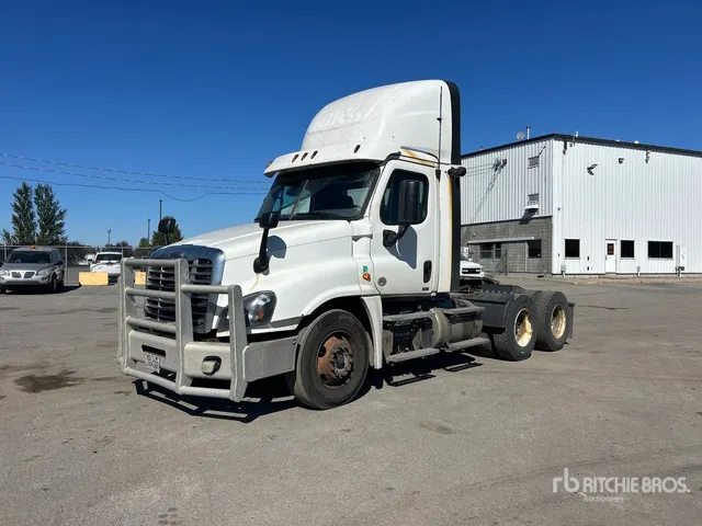 2019 Freightliner Cascadia 125 6x4 T/A Day Cab Truck Tractor