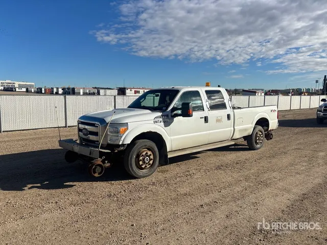 2013 Ford F-350 XLT 4x4 Crew Cab Hi-Rail Pickup