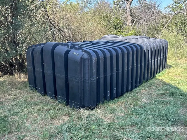 2400 gal Poly Water Tank