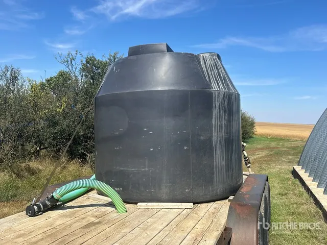 1700 gal Poly Water Tank