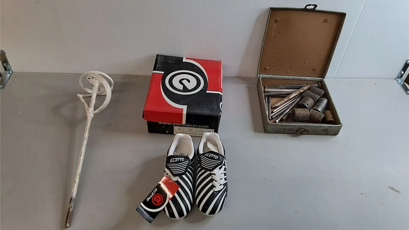 Eletto Soccer Cleats-Y8, Sockets, Chisels, Paint Stirrer, Misc.