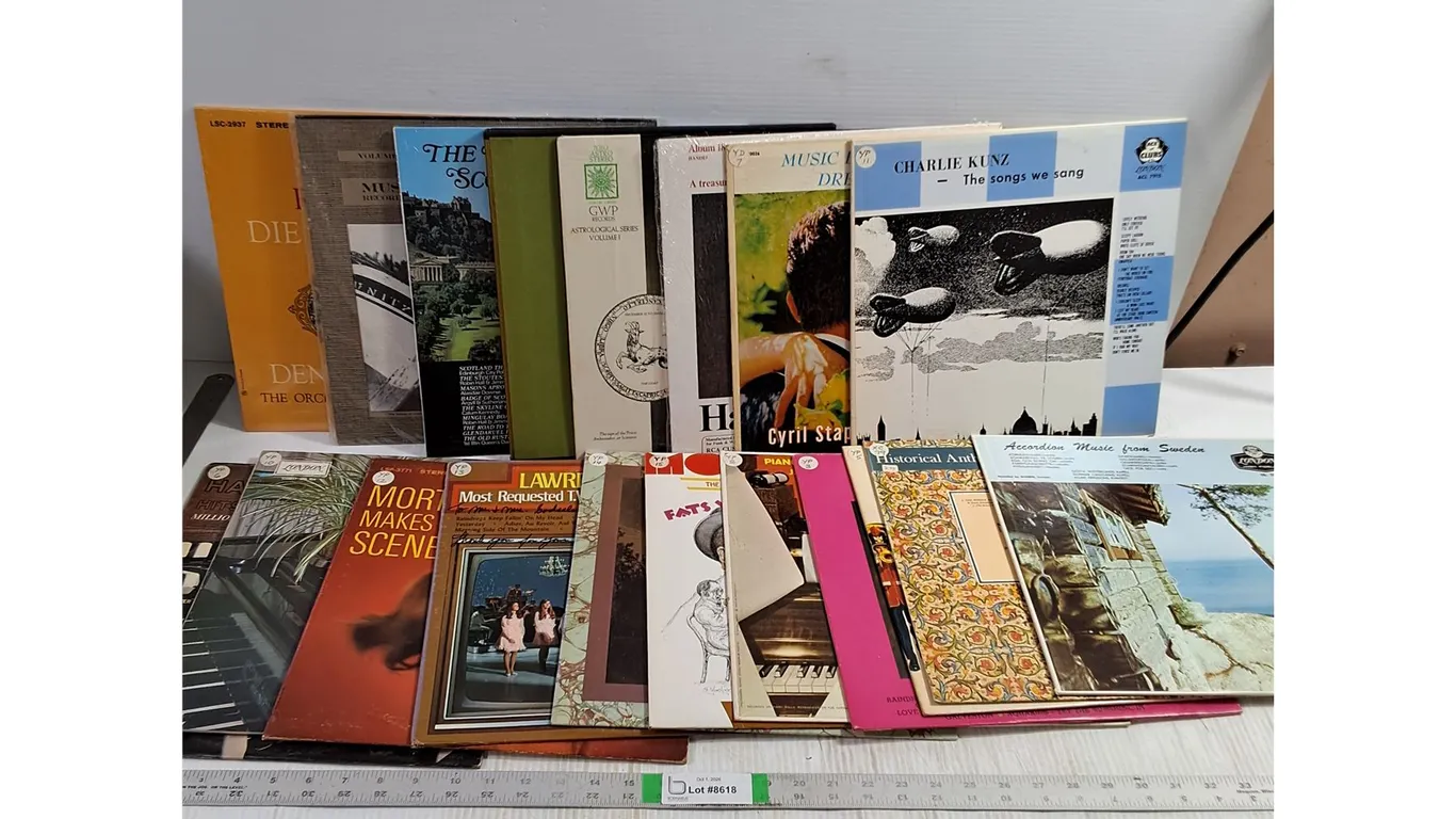 (19) Records-Accordion,Lawrence Welk,Piano Charlie Kunz and more