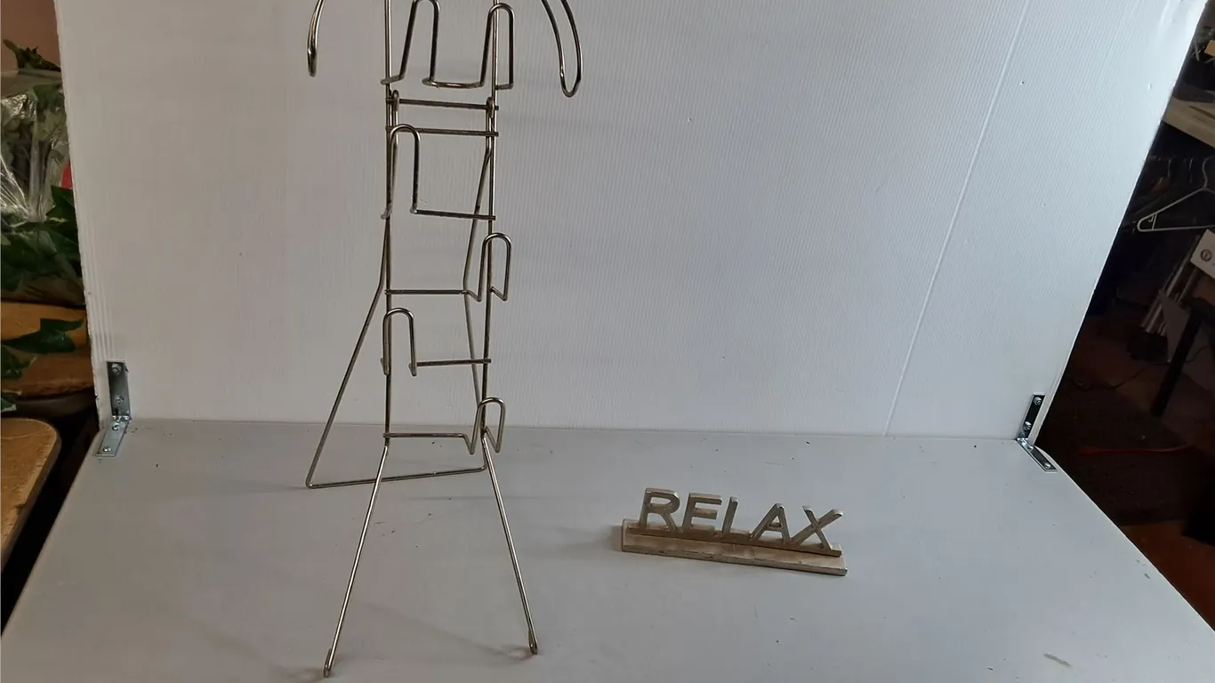 Metal Magazine/Record Rack 24" & Relax Sign
