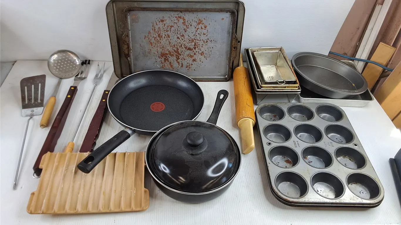 BBQ Utensils, Frying Pans, Cupcake Trays, Baking Trays, Rolling Pin, Loaf Pans, Misc
