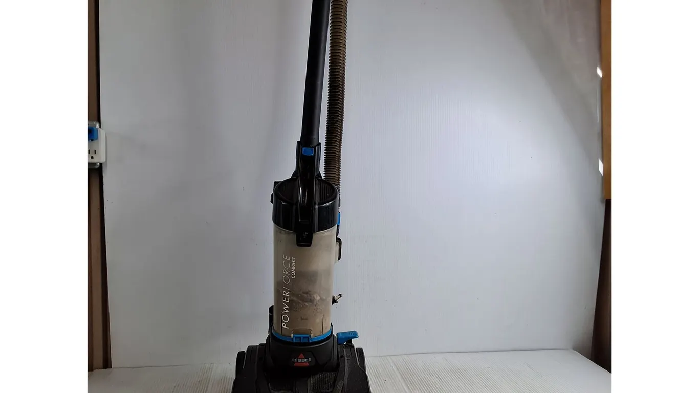 *BISSELL PowerForce Compact Bagless Upright Vacuum (powers on, cannot ship)