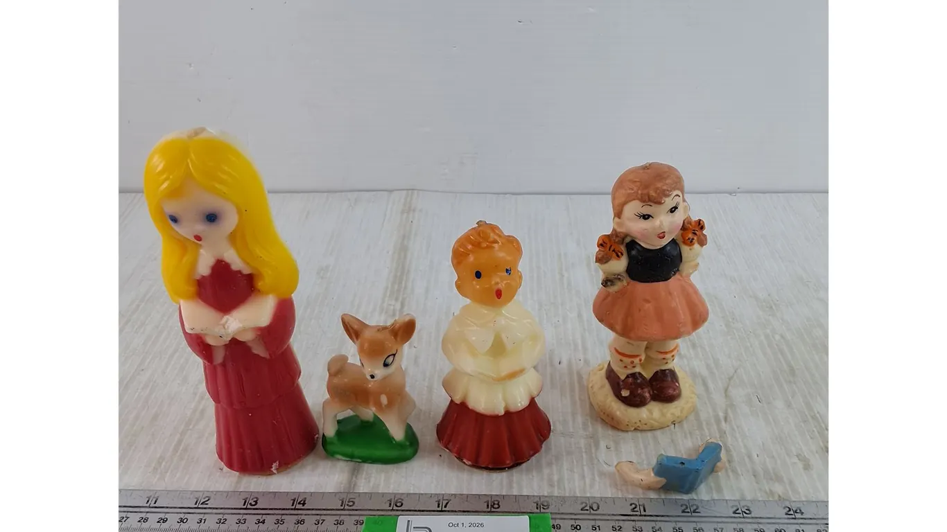 (4) Wax Candles, (1) Boy, (2) Girls, (1) Doe