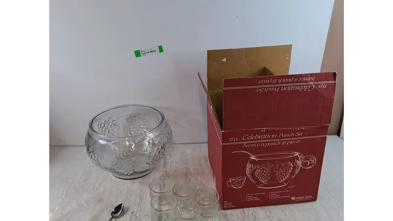 18 Piece Celebration Punch Set As-Is with Hooks and Metal Spoon