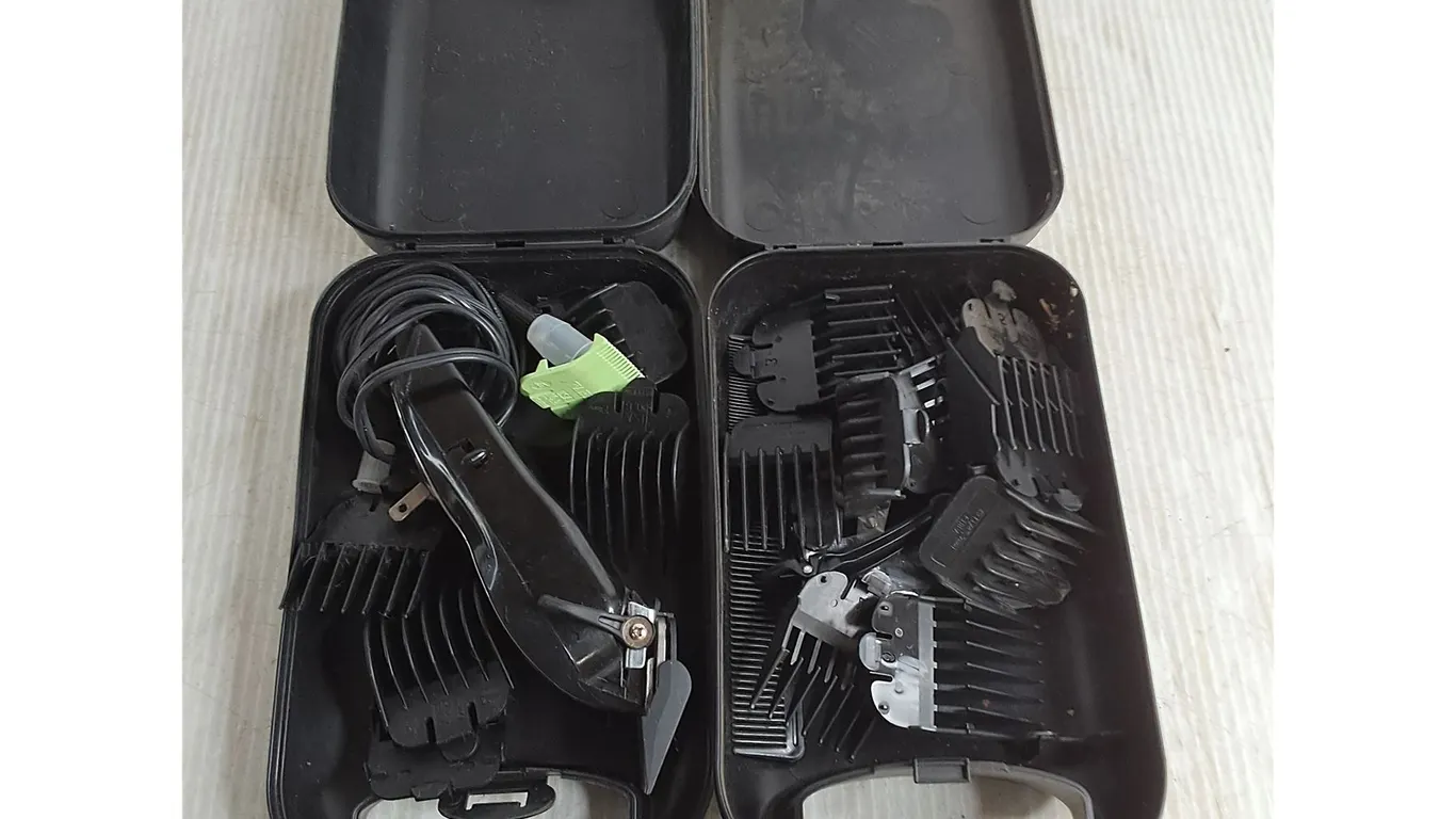 Wahl Hair Trimmer w/Adjustments/Cases - Powers On