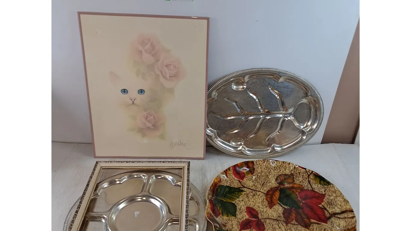 (3) Metal Platters, (1) Plastic Platter, Picture Frame, Framed Cat Picture