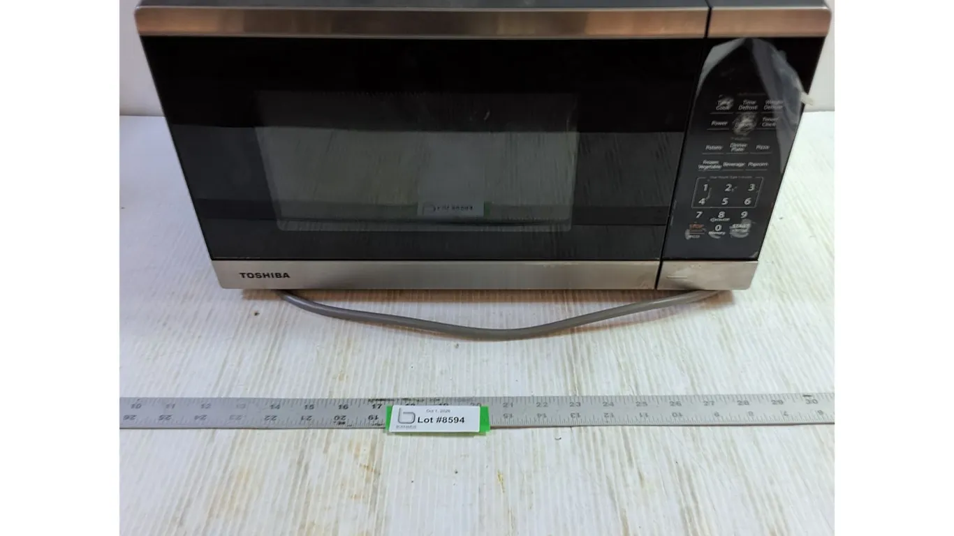 Toshiba Microwave - Tested & Powers On - Door Not Opening - For Parts - As Is, Pickup Only