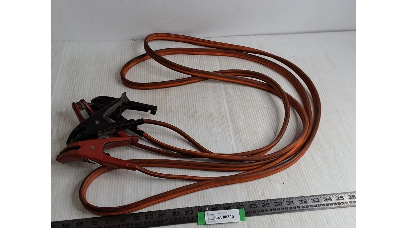 Jumper Cables Featuring Angled Alligator Clips