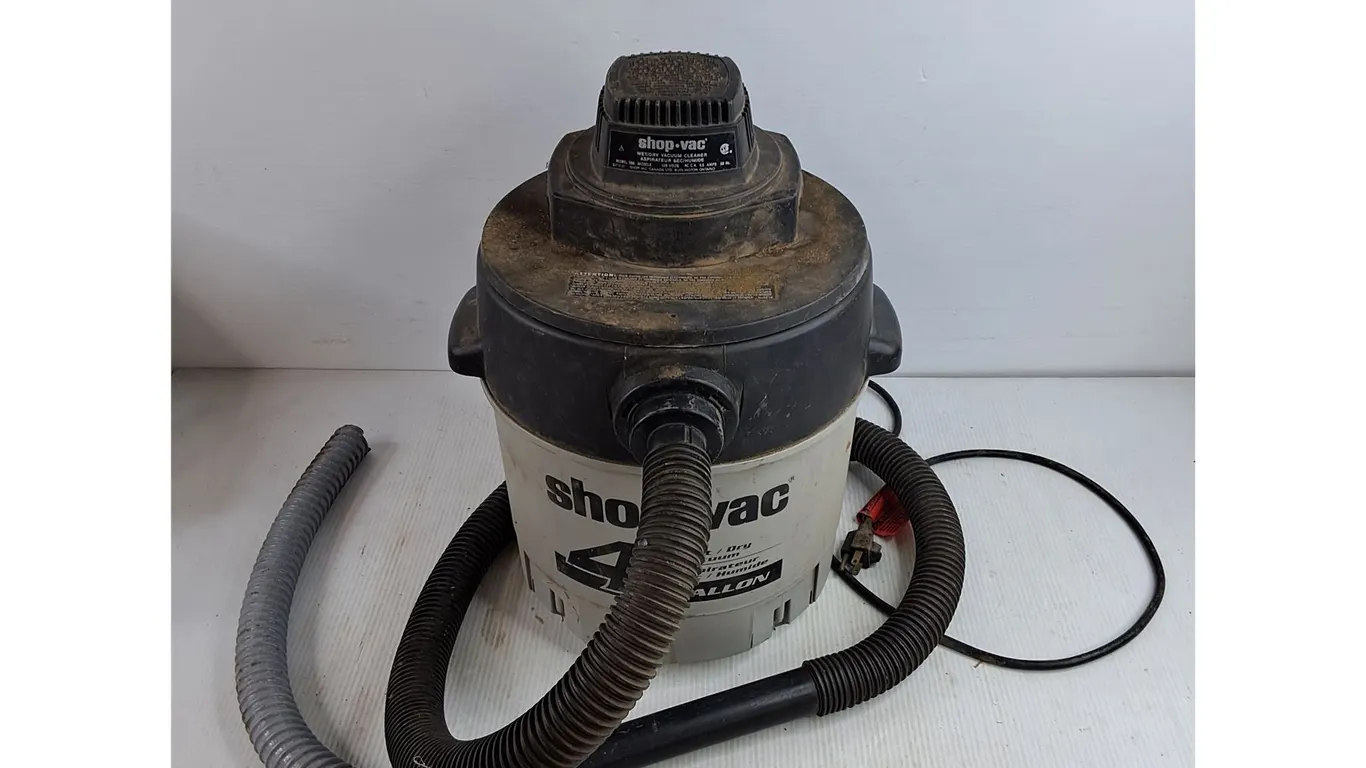 Shop Vac 4 Gal Vacuum Cleaner, Powers On, As Is, Pickup Only