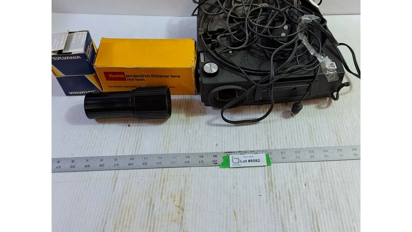 Kodak Carousel Auto-Focus Projector & Lens- Untested
