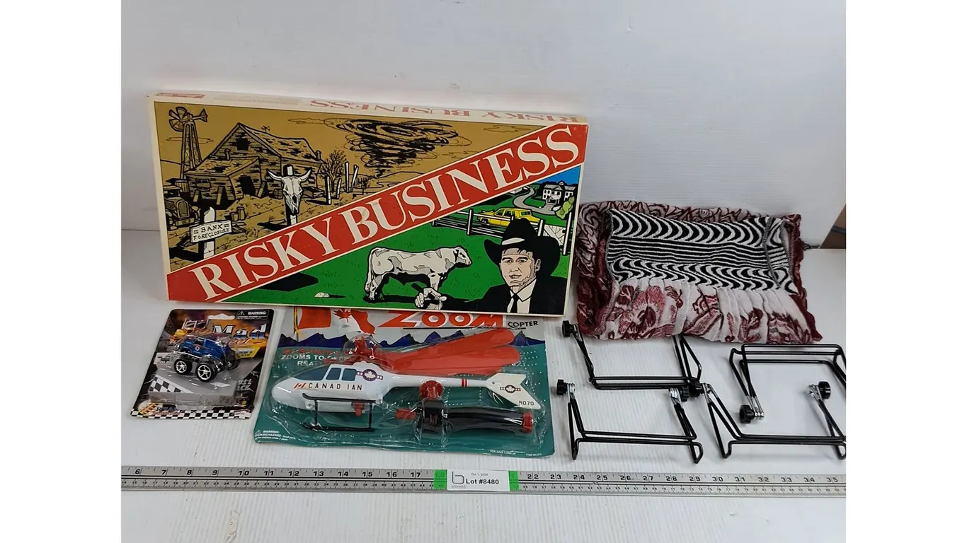 Risky Business Game,Toys,(4) Metal Stands,Scarf