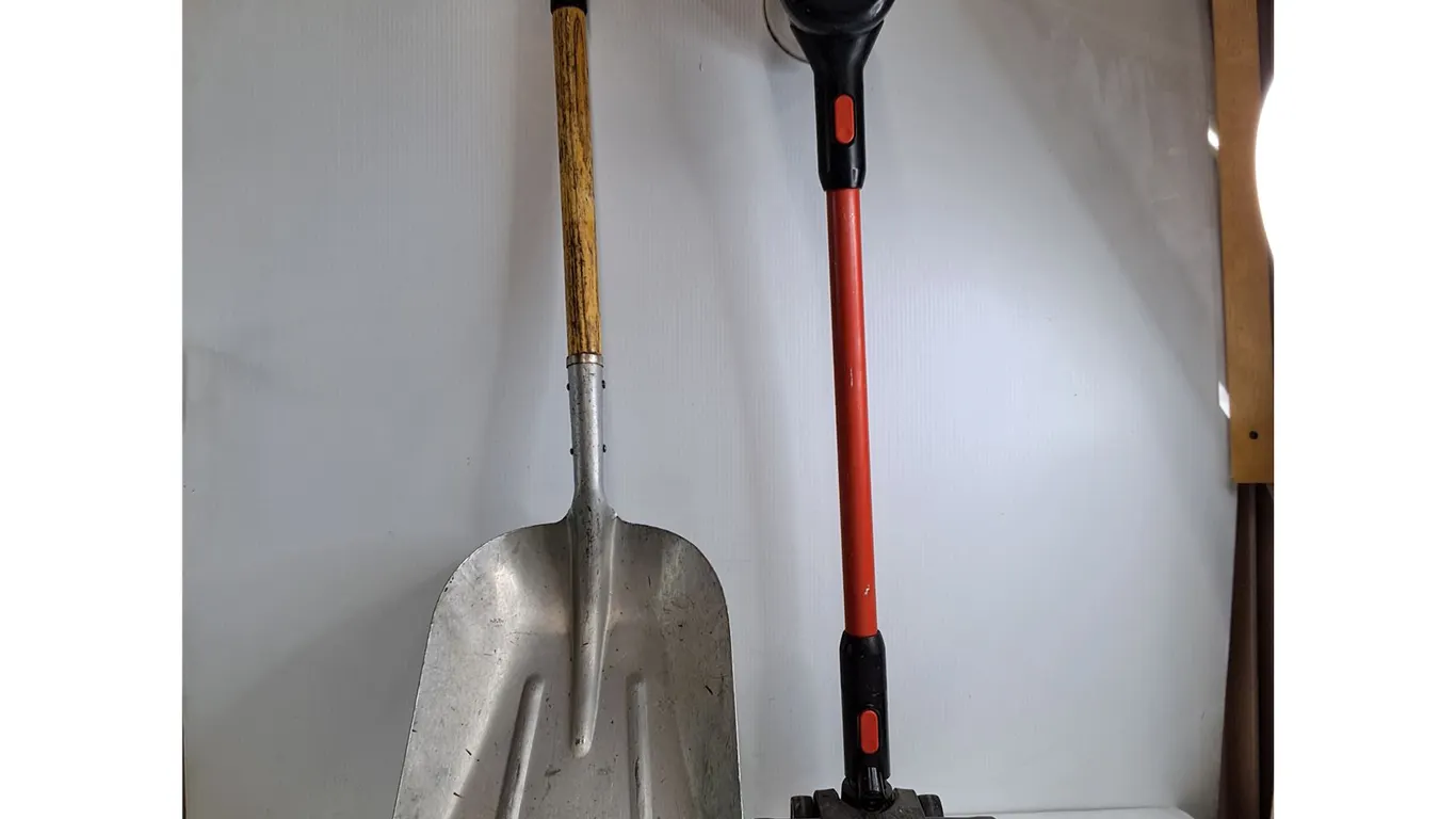 *Aluminum Shovel, Dirt Devil Cordless Vacuum Cleaner 43"( as is), Pickup Only