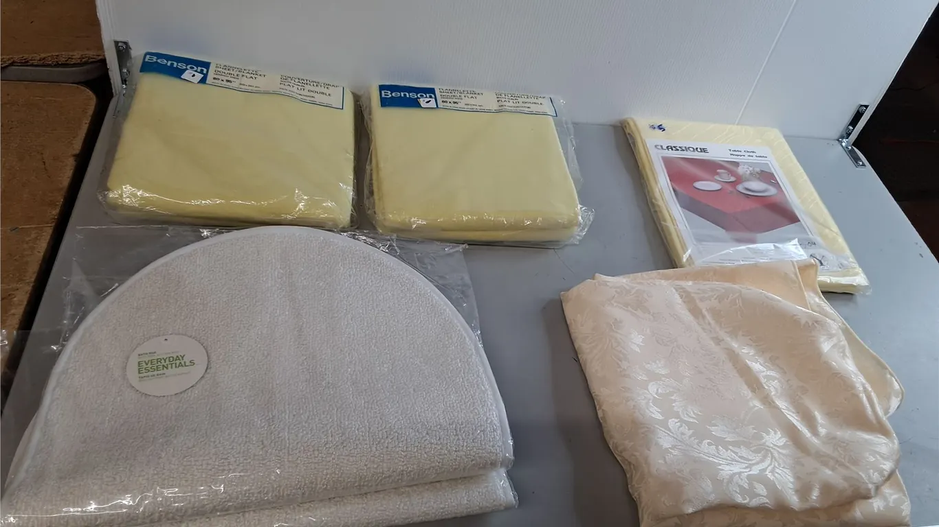 Table Cloths, Double Flannel Blankets & Bath Mats