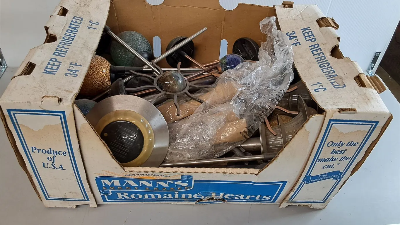 Box of Solar Lights- As Is, Can't Ship