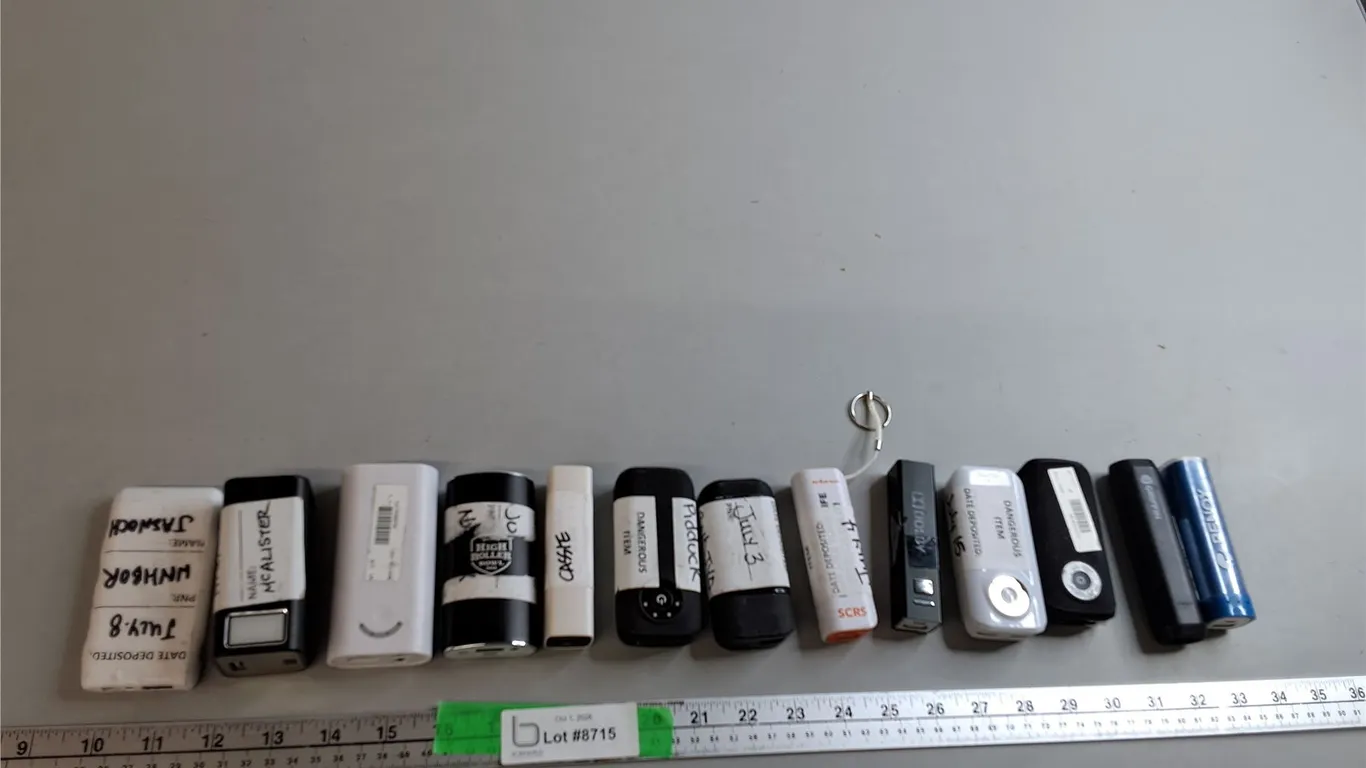 (13) Power Banks-Untested, Can't Ship