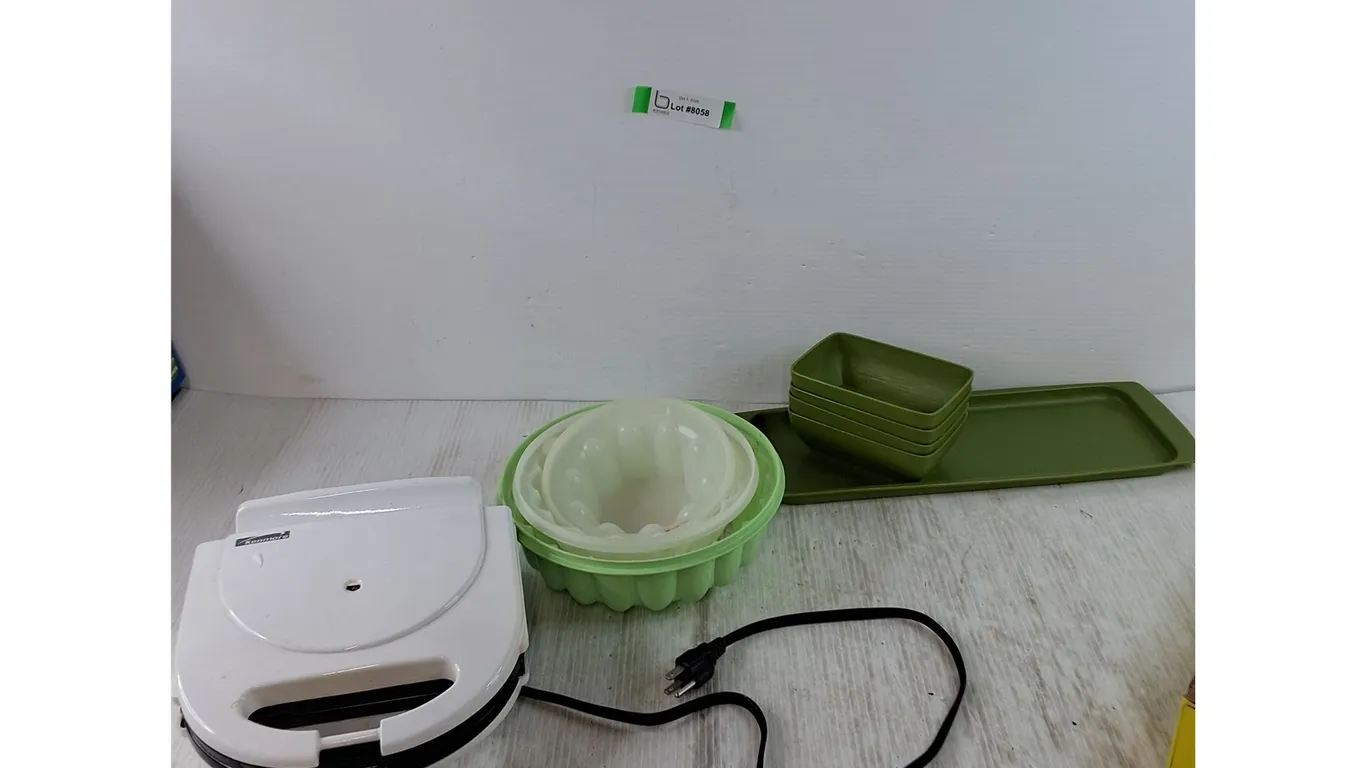 Kenmore Waffle Iron Powers On, (3) Jello Molds, Plastic Bowl with Serving Tray