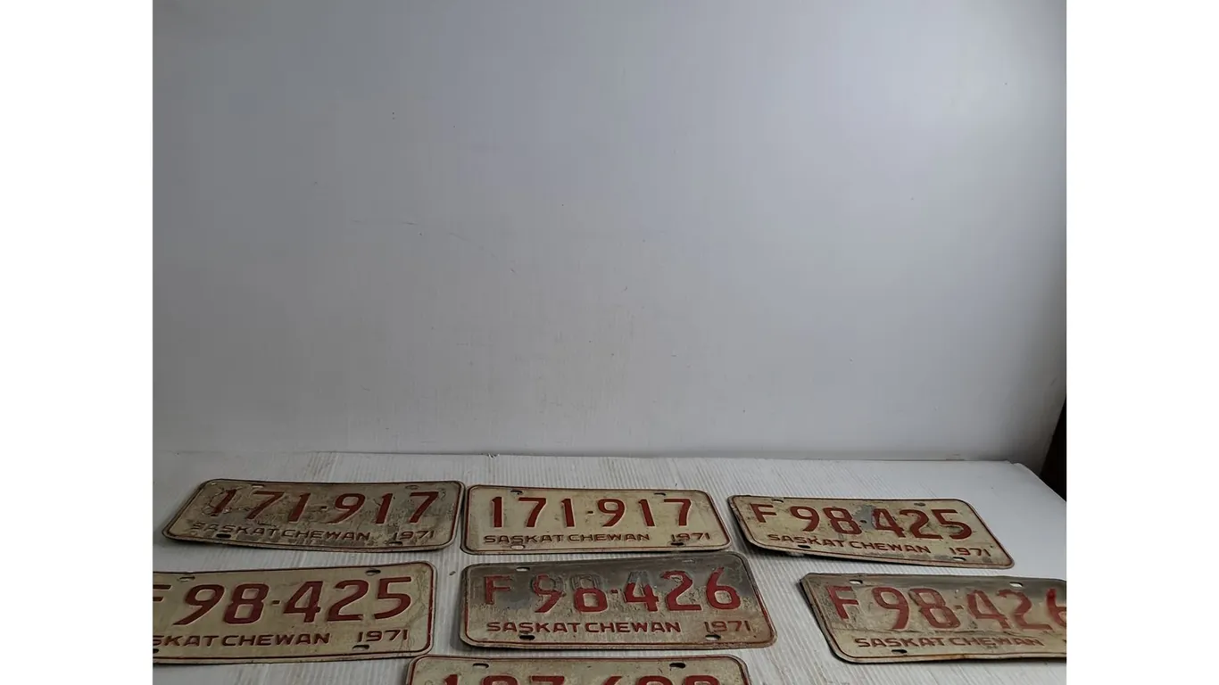 (7) 1971 Saskatchewan License Plates