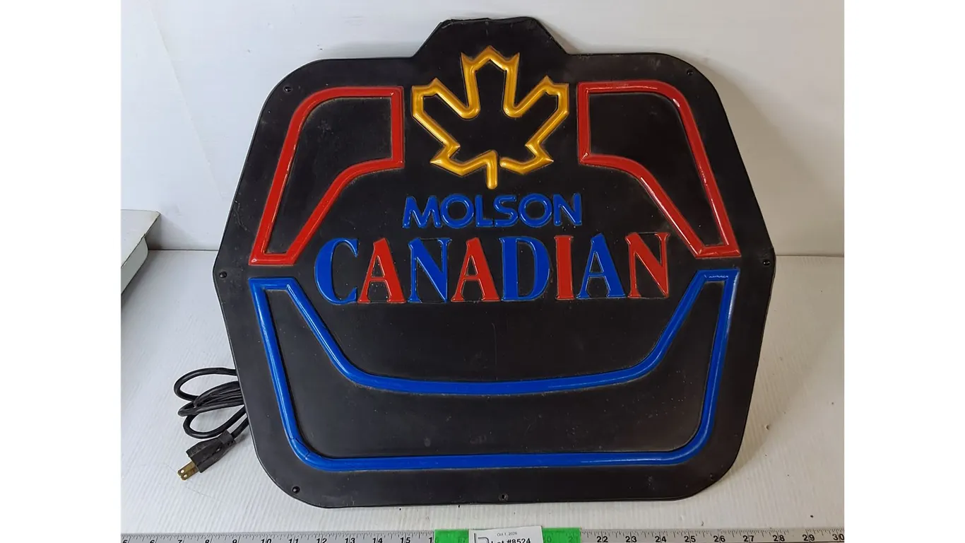 Molson Canadian Lightup Plastic Sign 21.5" x 19" x 4.5"- Powers On, Can't Ship