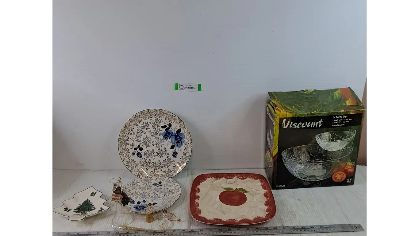 Viscount Party Dip Bowls, Mikasa Christmas Plate, (2) Decorative Plates, (4) Small Christmas Decorat