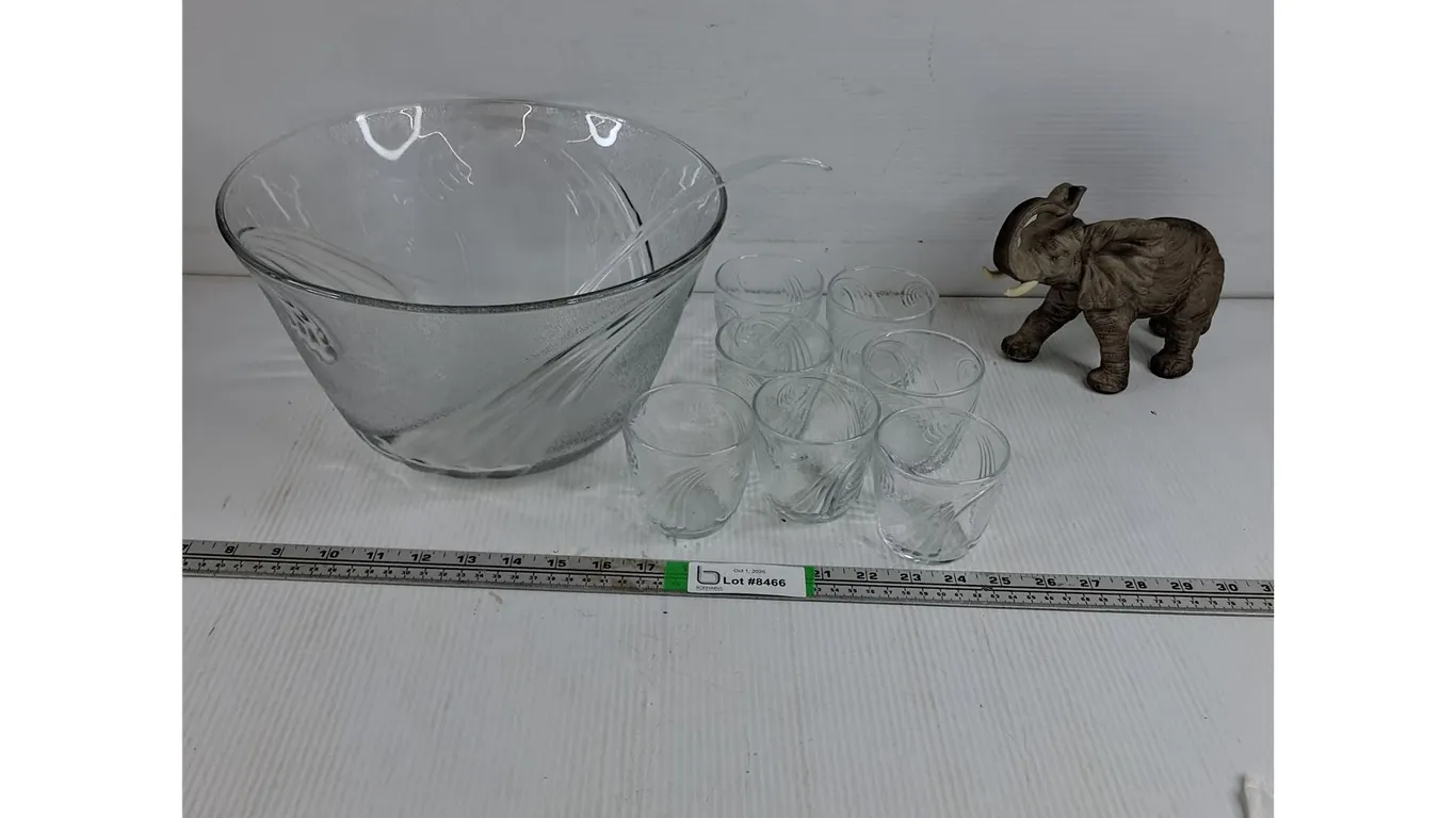 9-Piece Punch Bowl,Elephant Ornament (chip on tusk)