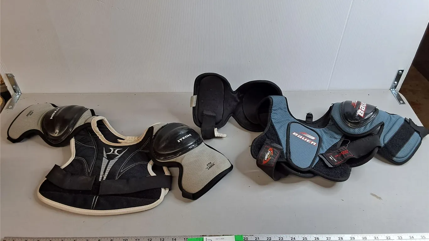 (2) Child Hockey Shoulder Pads- M/L