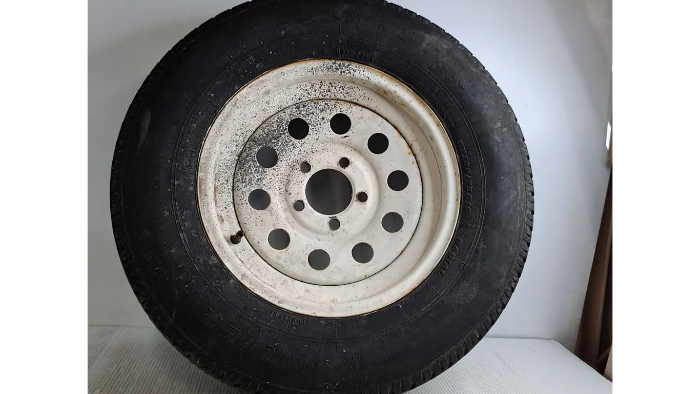 ** Load Star Tire On Rim ST205/75 R15 ( wear on tread, cannot ship)