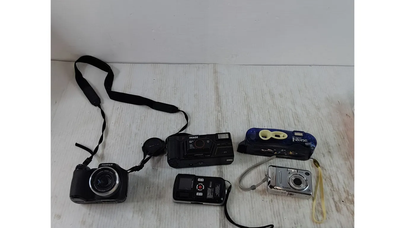 (5) Cameras Untested, Fuji, Image, Craig, Polaroid