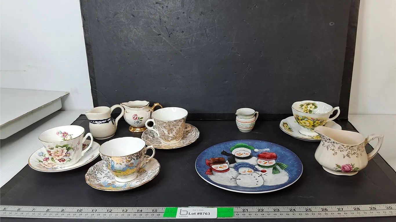Bone China Teacups/Saucers, Ceramic Creamers, Christmas Plate