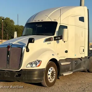 2019 Kenworth T680 semi truck