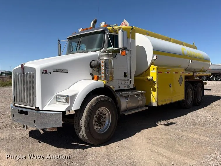 2009 Kenworth T8 Series fuel truck
