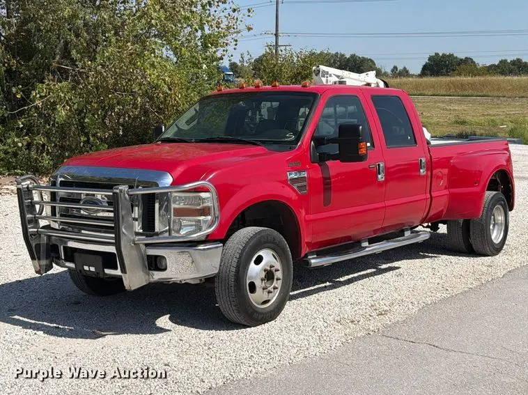 2008 Ford F350 Super Duty Crew Cab pickup truck