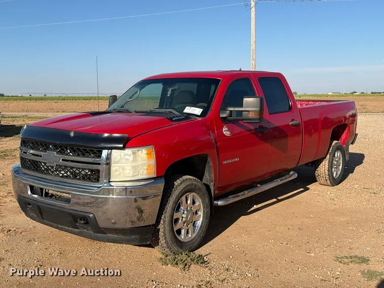 2011 Chevrolet Silverado 3500HD Crew Cab pickup truck