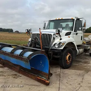 2014 International 7400 truck cab and chassis