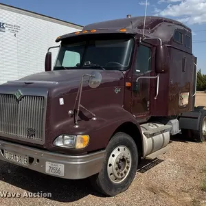 2000 International 9200i semi truck