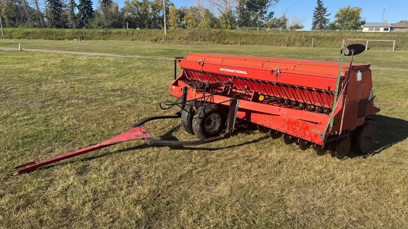 International 14' 6200 Press Drill