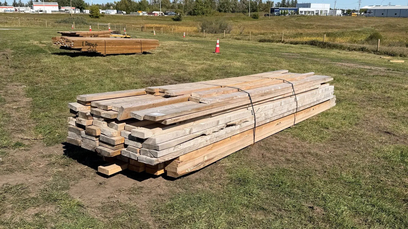 Approx (70) 10'-16'L x 6"-8"W x 2"H Assorted Untreated Lumber