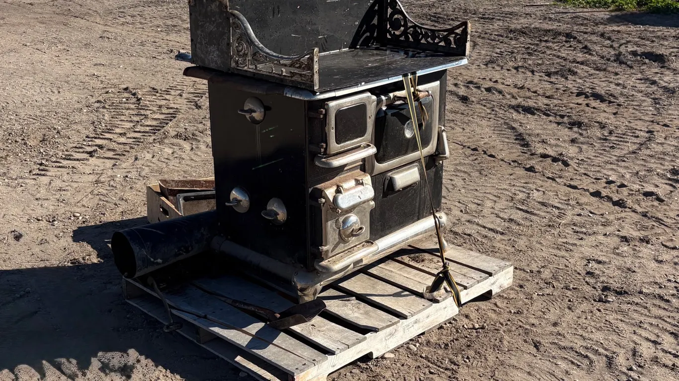 Coal and Wood Stove