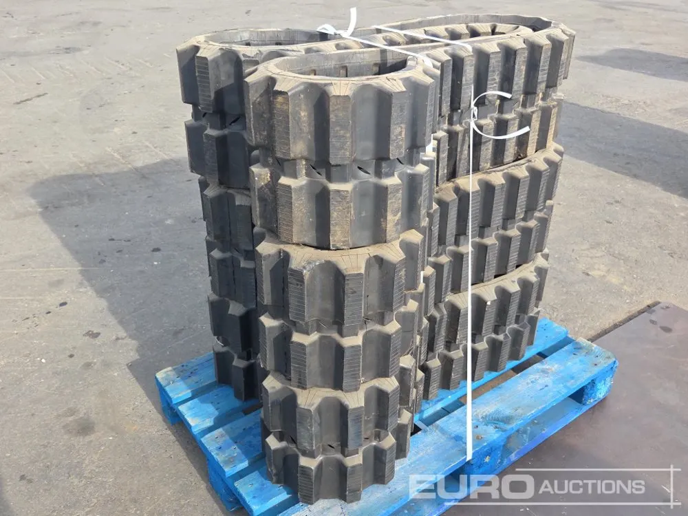320x86B-52 Rubber Tracks (3 of)