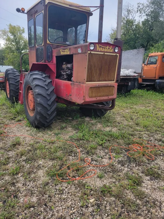 125 Versatile Tractor 4054