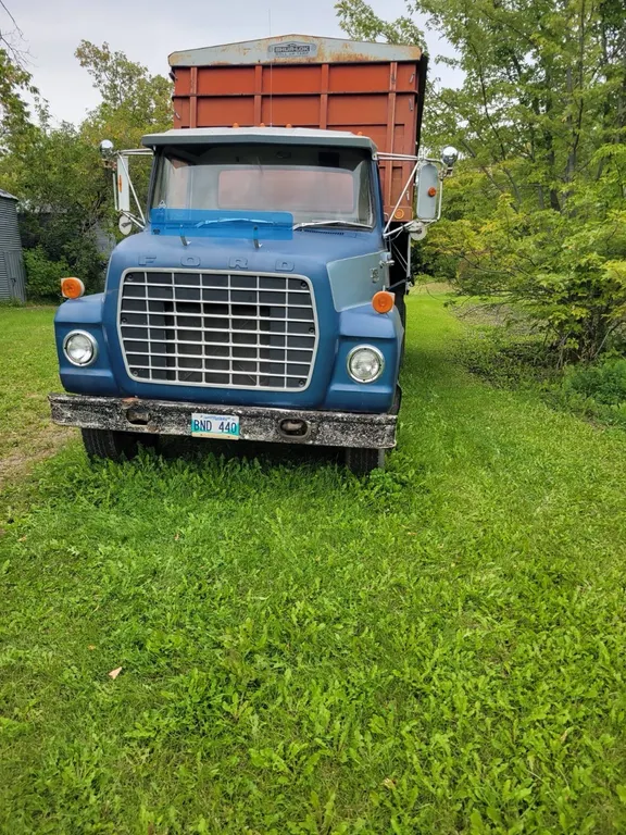 1973 Ford 700 Grain truck, 391 ford engine, gas, milage 63891, 5 speed